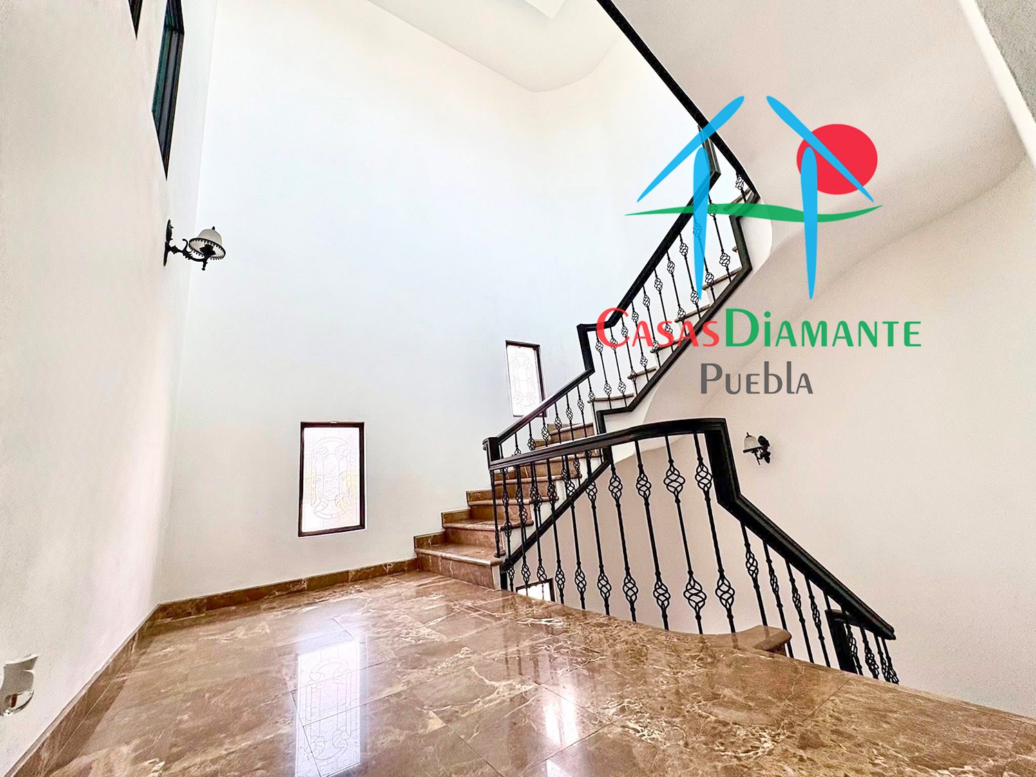 Las Ánimas Casa y Corporativo 360 - Escaleras casa 1